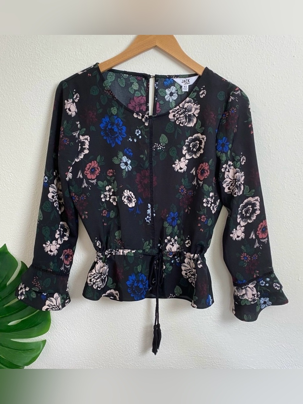 Jack by BB Dakota Black Floral Ruffle Sleeve Blouse NWT Size XS Cinched Waist